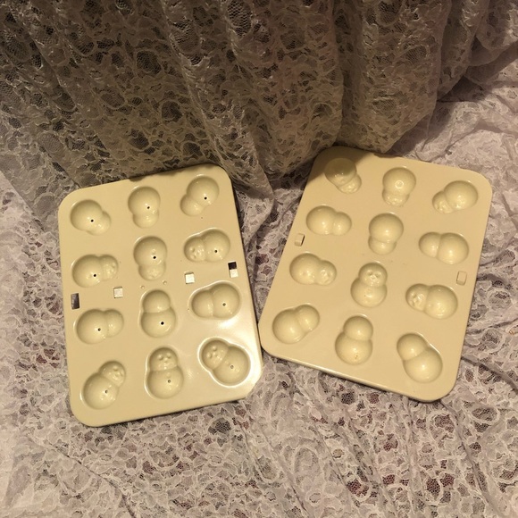 Red Nordic ware 12 snowman cake pop baking mold, like new- fun project for kids. - Picture 7 of 7